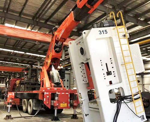 巴塘附近随车吊出租，轻松解决运输难题