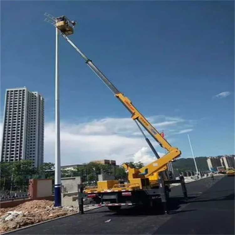 巴塘维修路灯的曲臂升降车出租