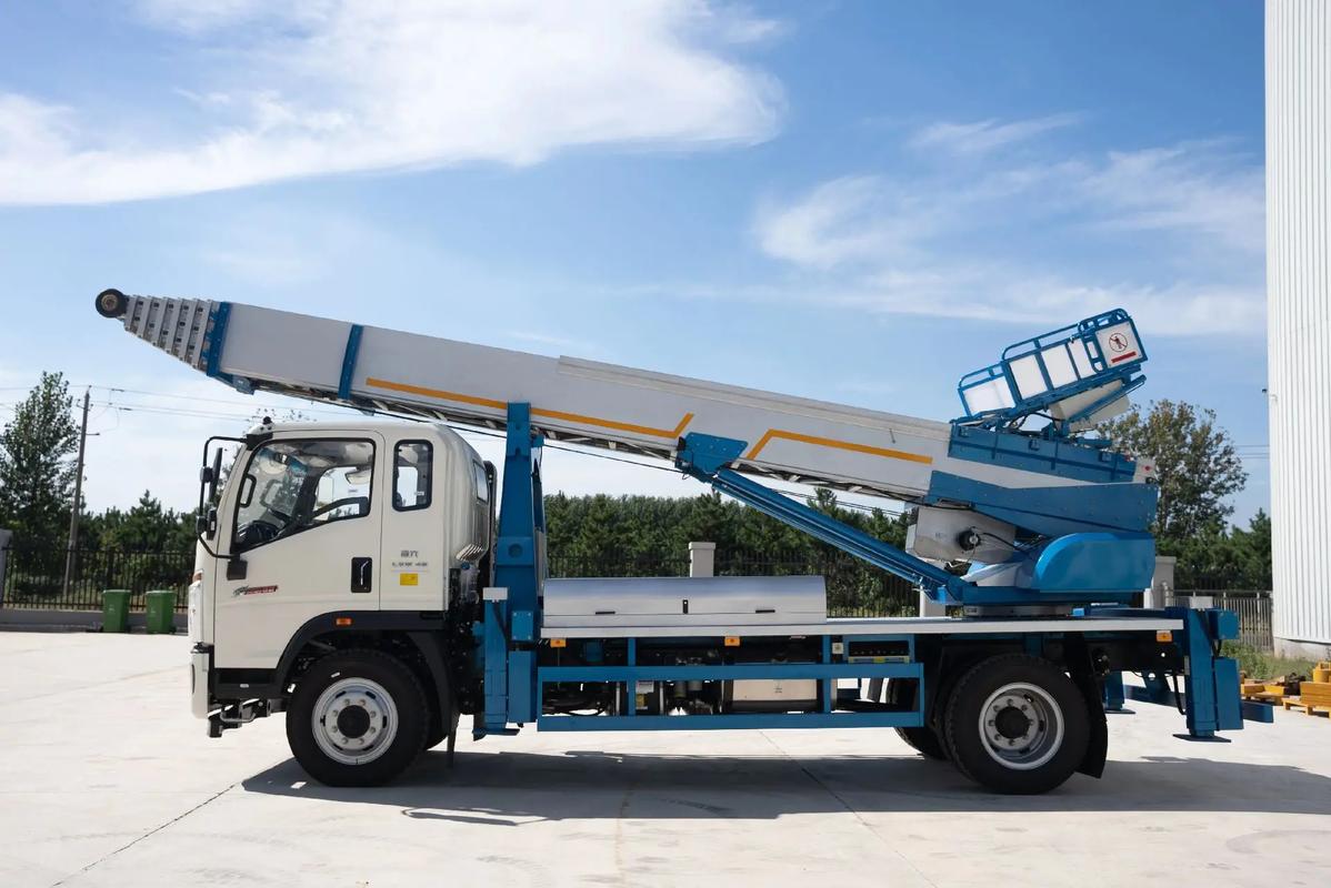 巴塘云梯上料车租赁费用