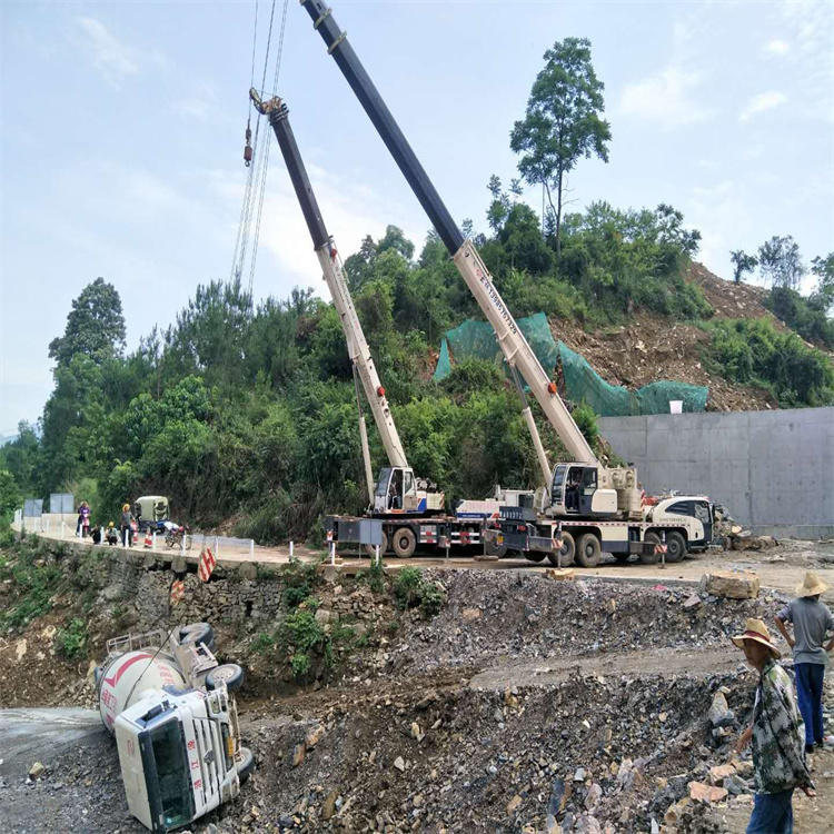 巴塘汽车掉沟里叫吊车救援要多少钱